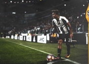 熊猫体育官方网站-F1新赛季揭幕战焦点战，新疆队巅峰对决，公牛胜出