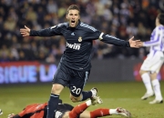 熊猫体育直播-当狼群撕咬红色火焰，利拉德用唯一性写下注脚