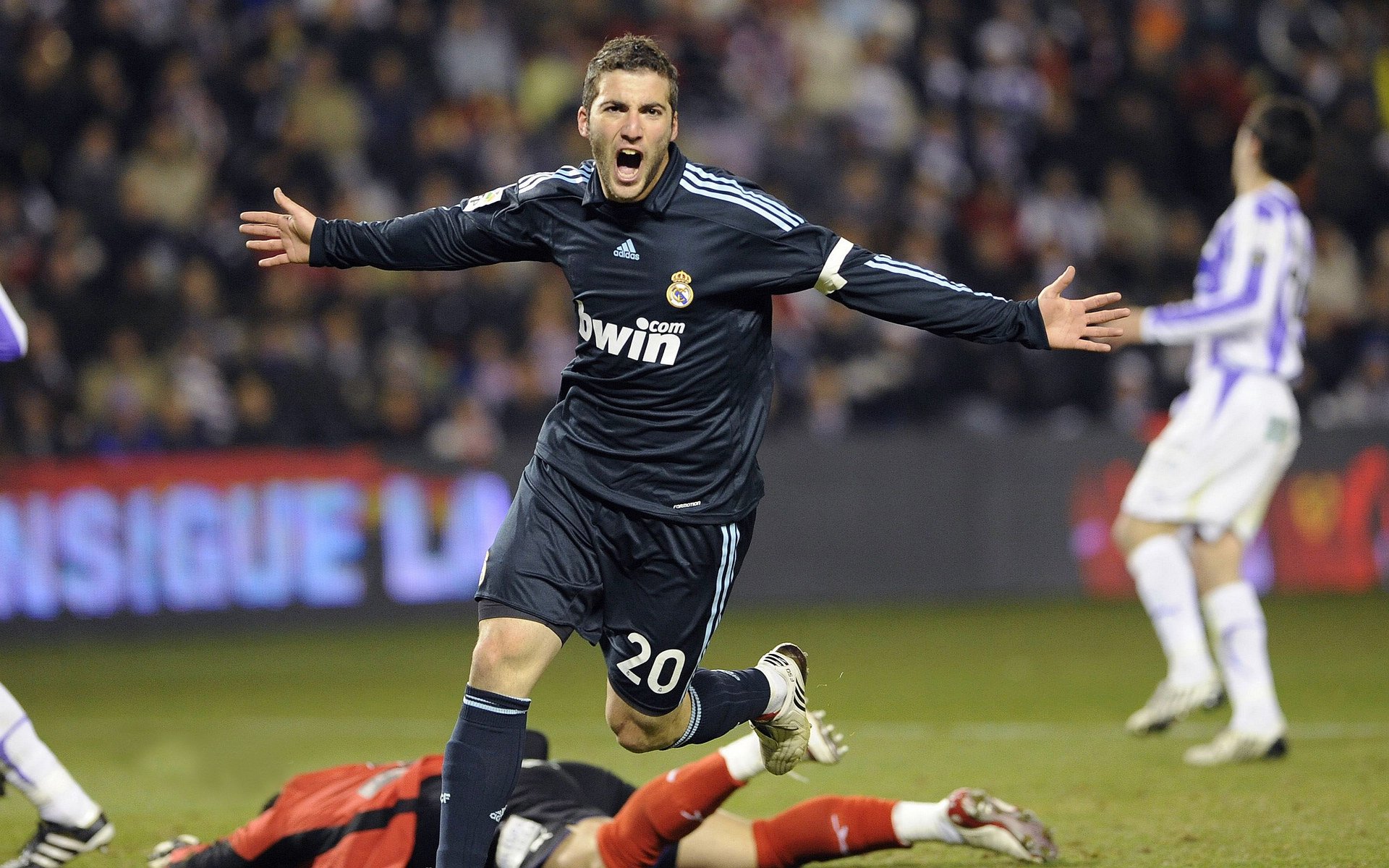 当狼群撕咬红色火焰，利拉德用唯一性写下注脚